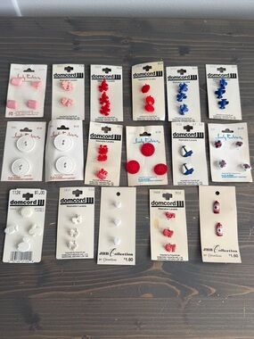 16 cards of plastic vintage button